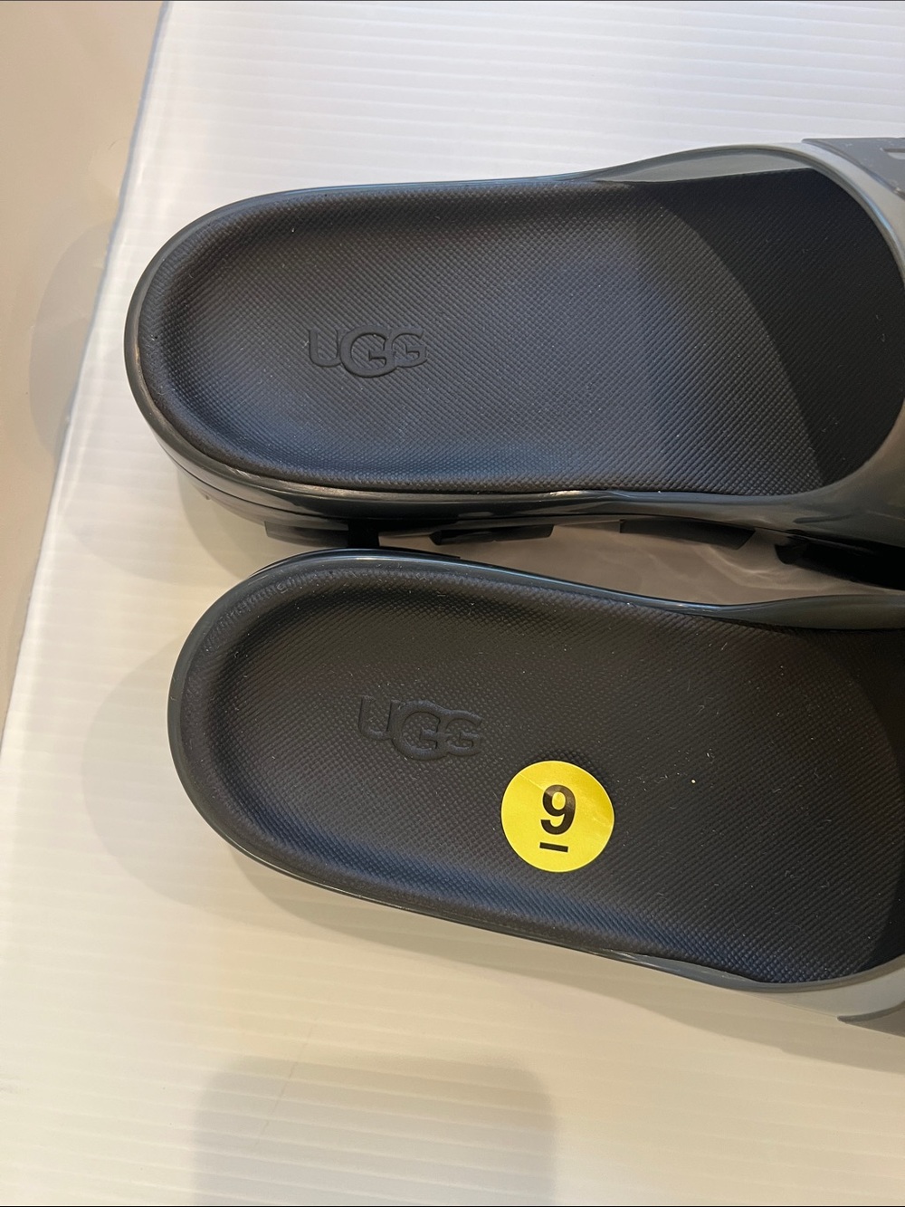 New UGG Women’s Black Sandal With Logo in Size 9 - Picture 3 of 5